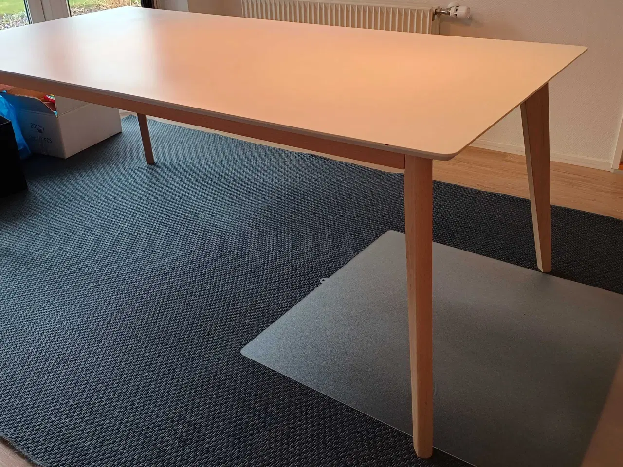 Billede 4 - Hvidt spisebord med træben 100x200 cm