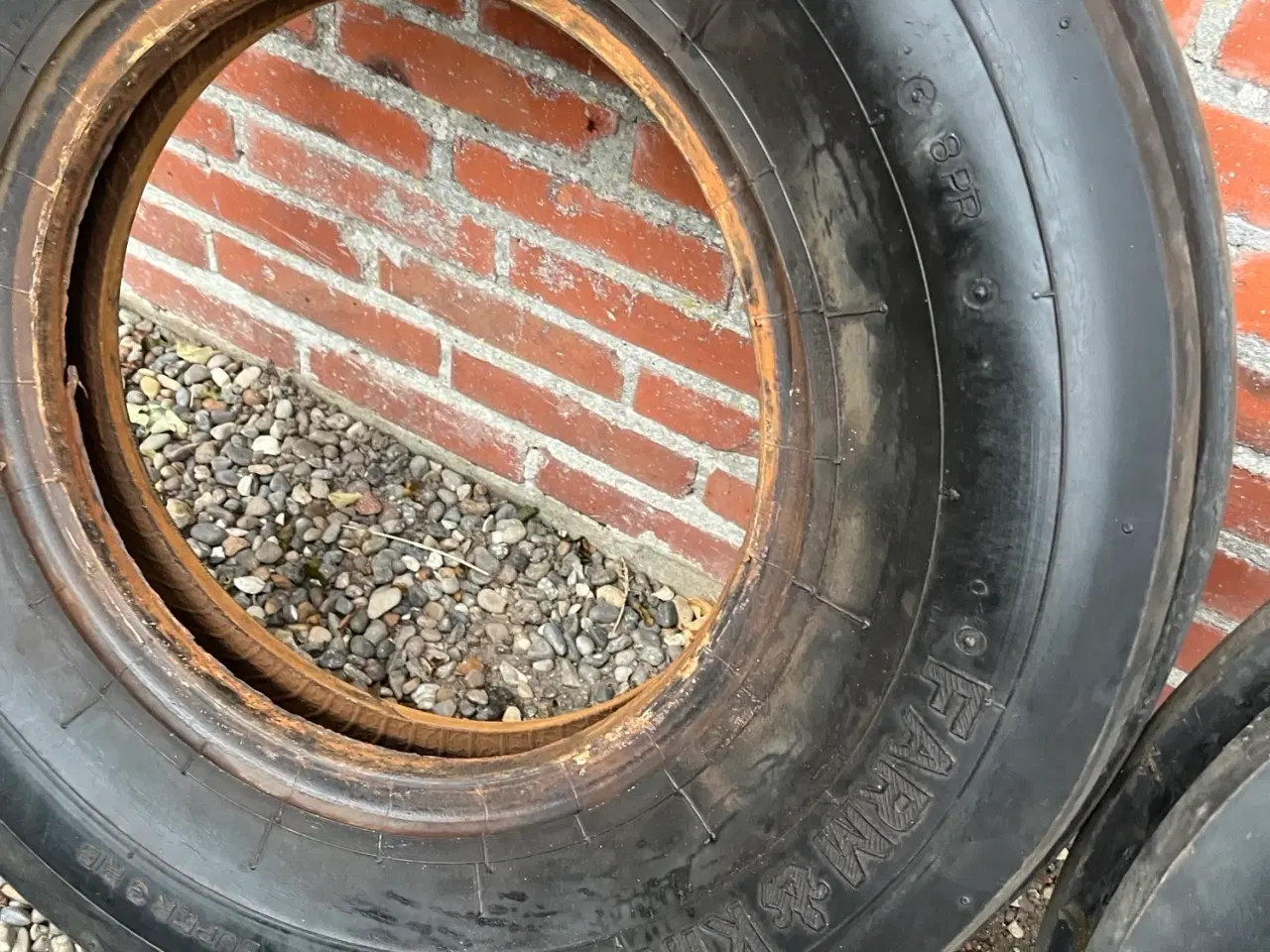 Billede 3 - 2 stk Dæk m/slanger forhjul traktor 16"