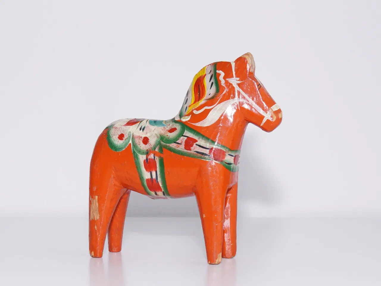 Billede 6 - 3 Dalarheste håndskåret i træ og håndmalet