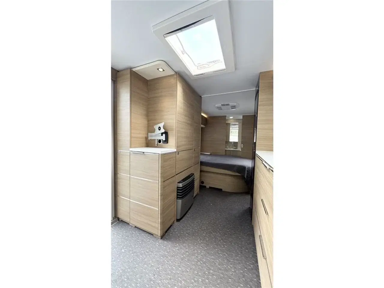 Billede 4 - 2017 - Adria Adora 613 UT   Queensbed-Gulvtemp.-Endebad-Mover-Telt