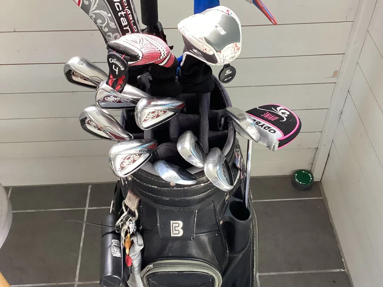 Billede 4 - Dame-Golfudstyr- Driver, 3 Køller, 9 Jern, Putter
