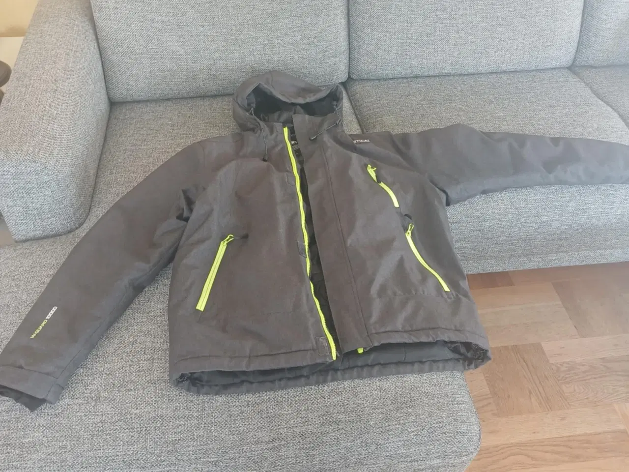 Billede 1 - Vandtæt herrejakke, str S, mrk Vertical