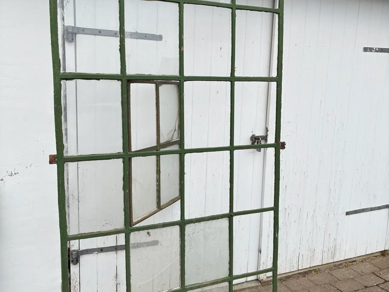 Billede 1 - Stort gammelt staldvindue