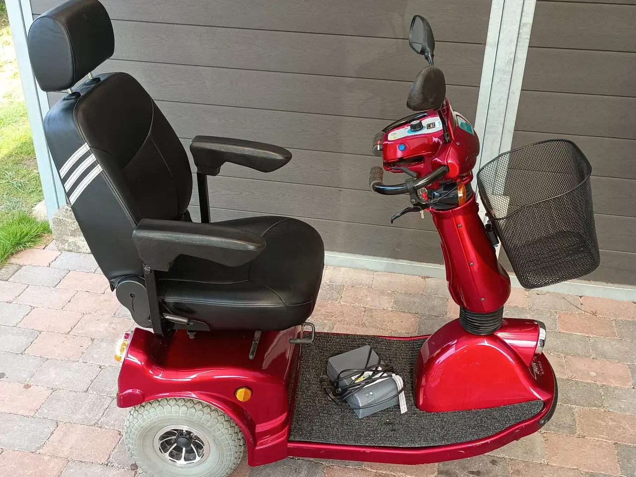 Billede 2 - Fin velholdt, og velkørende elscooter.
