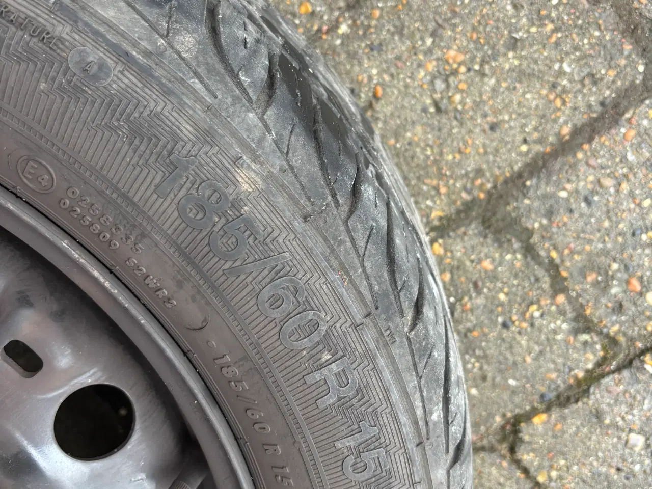 Billede 3 - Sommerdæk på fælg passer til Skoda fabia