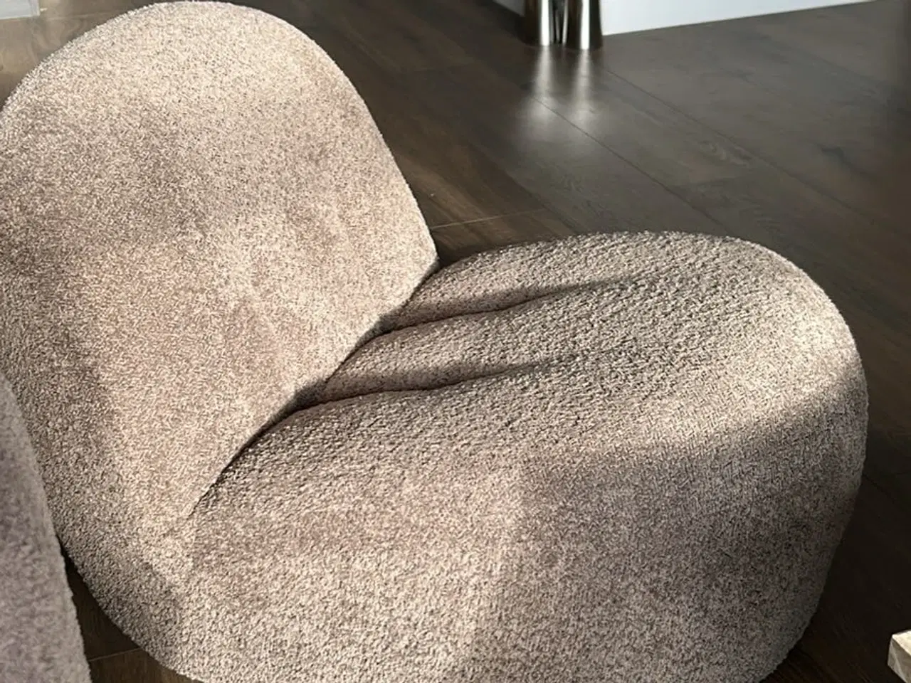 Billede 2 - Hjørnesofa i brun boucle stof