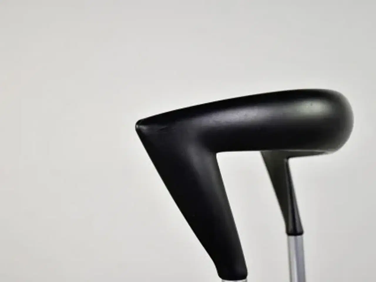 Billede 9 - Opus barstol fra bent krogh med sort sæde og alustel