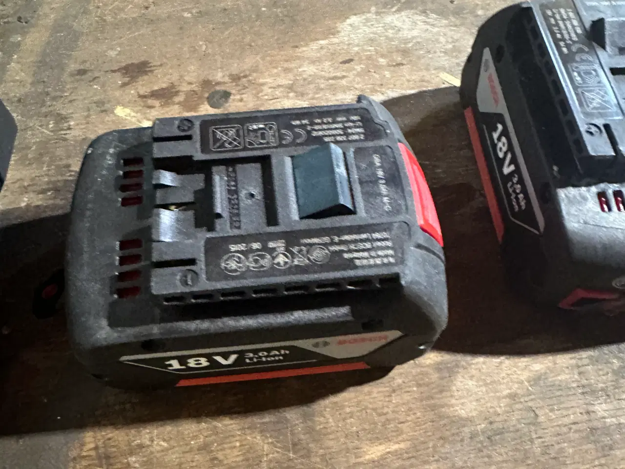 Billede 3 - Lader og batteri til Blå Bosch Boremaskine