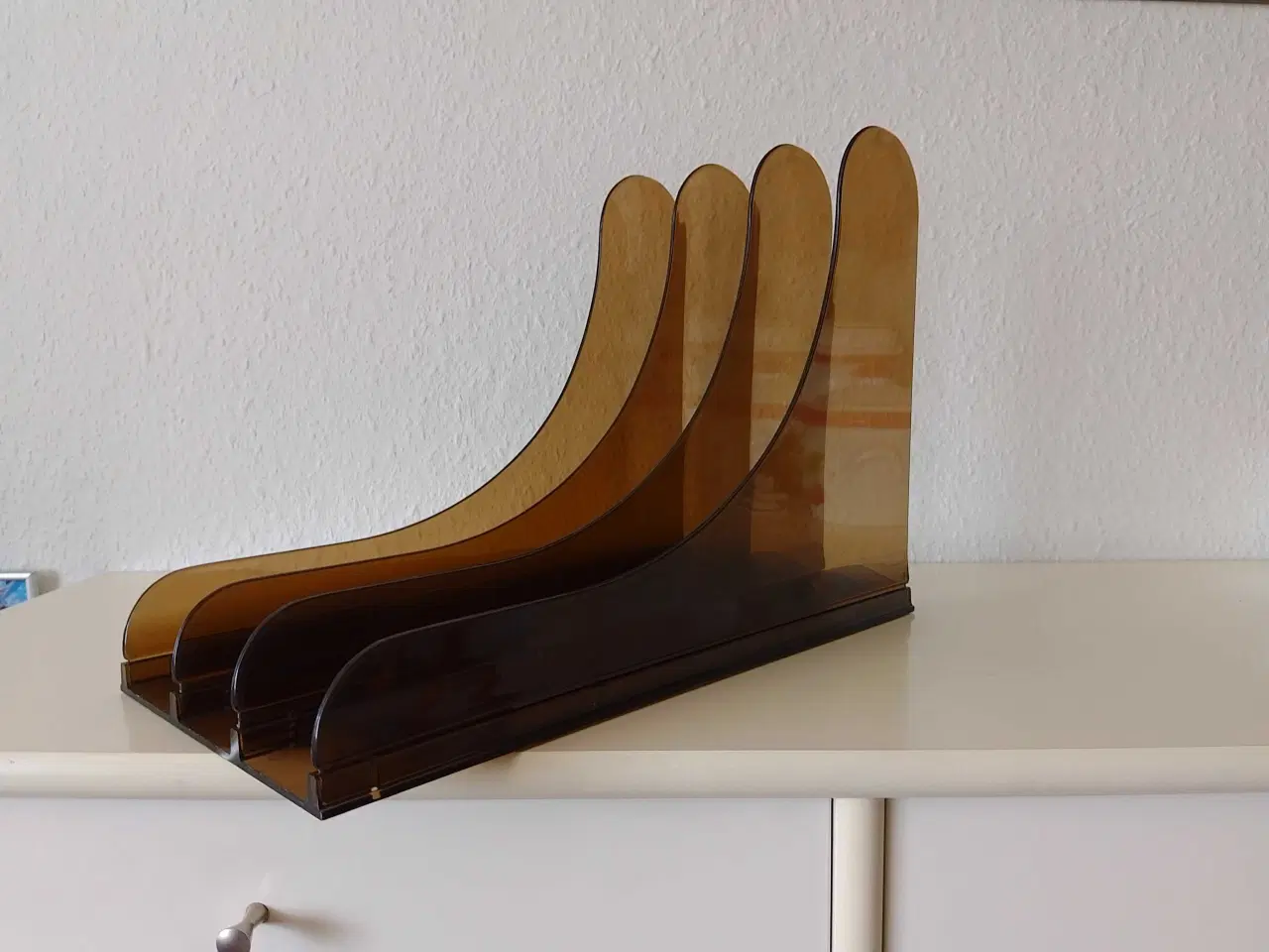 Billede 2 - LP holder i røgfarvet akryl