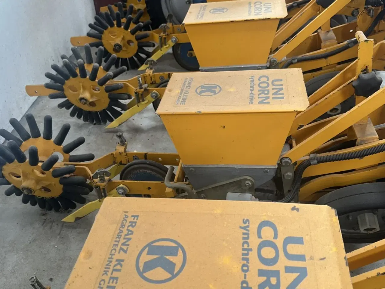 Billede 6 - Kleine Unicorn 3, 12 rækket. Med skær til direkte såning. Utrolig velholdt såmaskine.