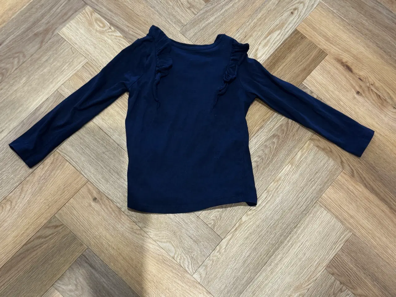 Billede 3 - Bluse str. 4-5 år