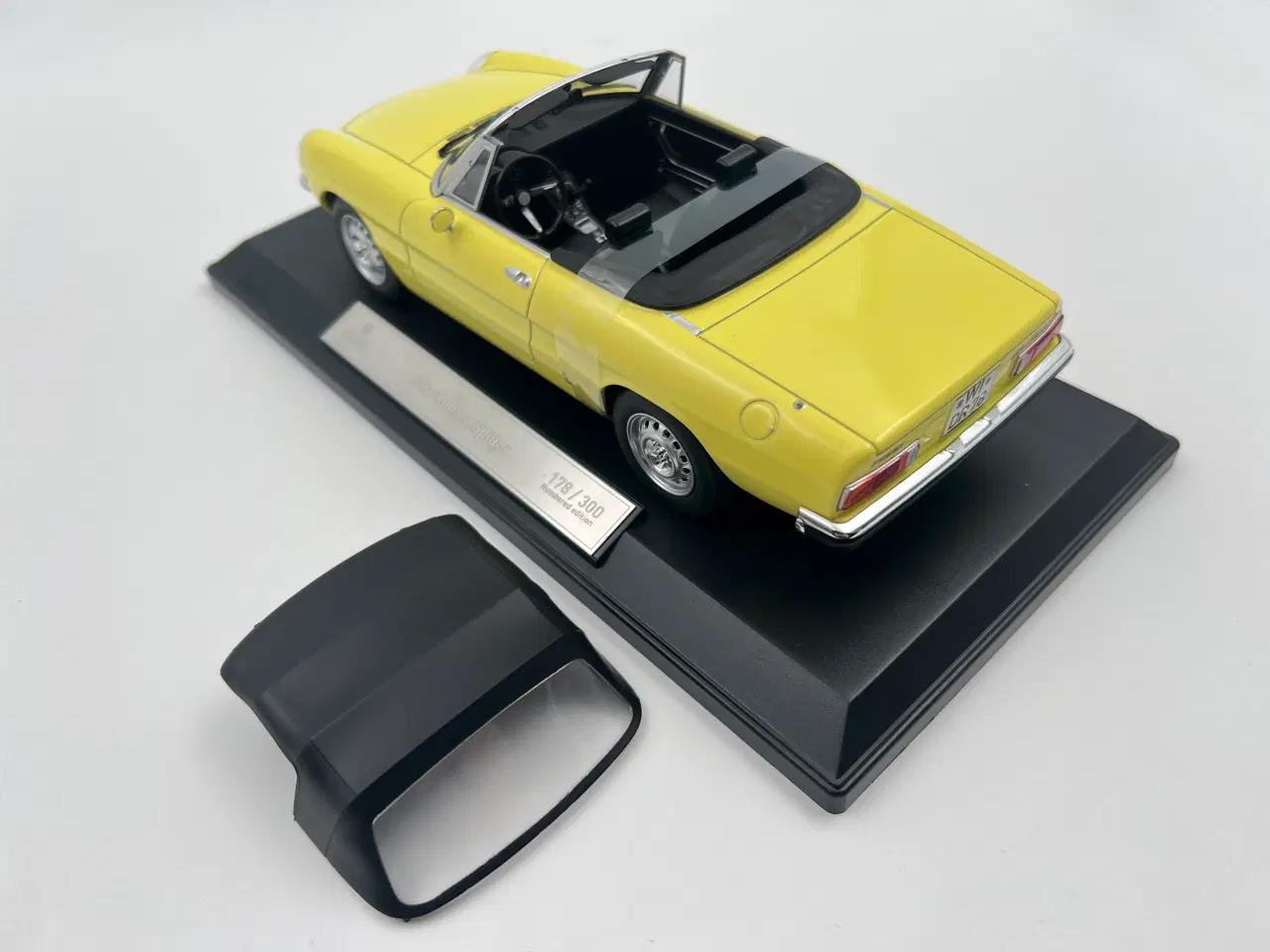 Billede 8 - 1978 Alfa Romeo 2000 Spider 1:18  Limited Edition