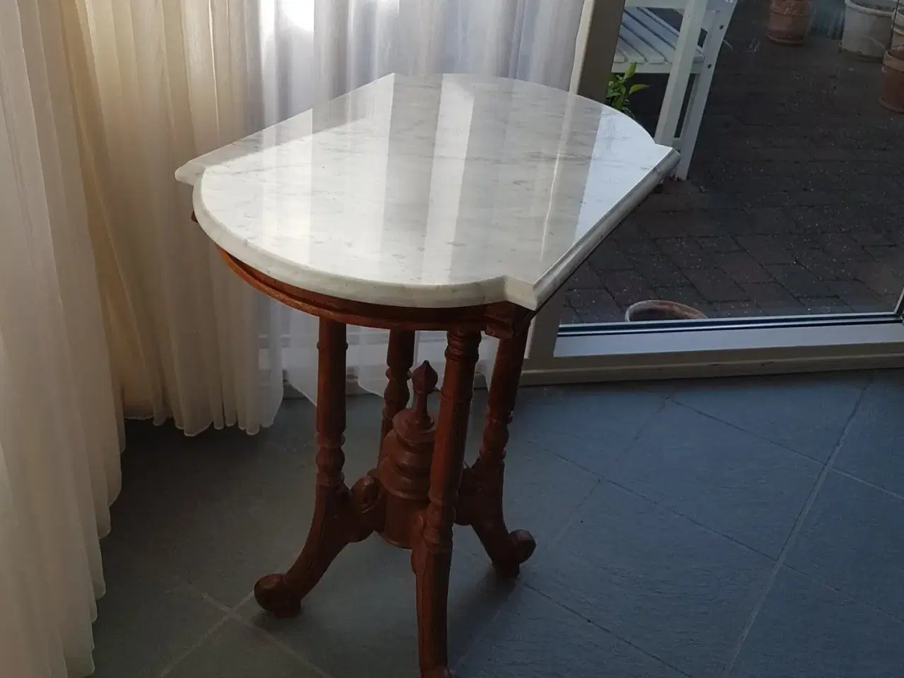 Billede 2 - Lille bord med marmorplade