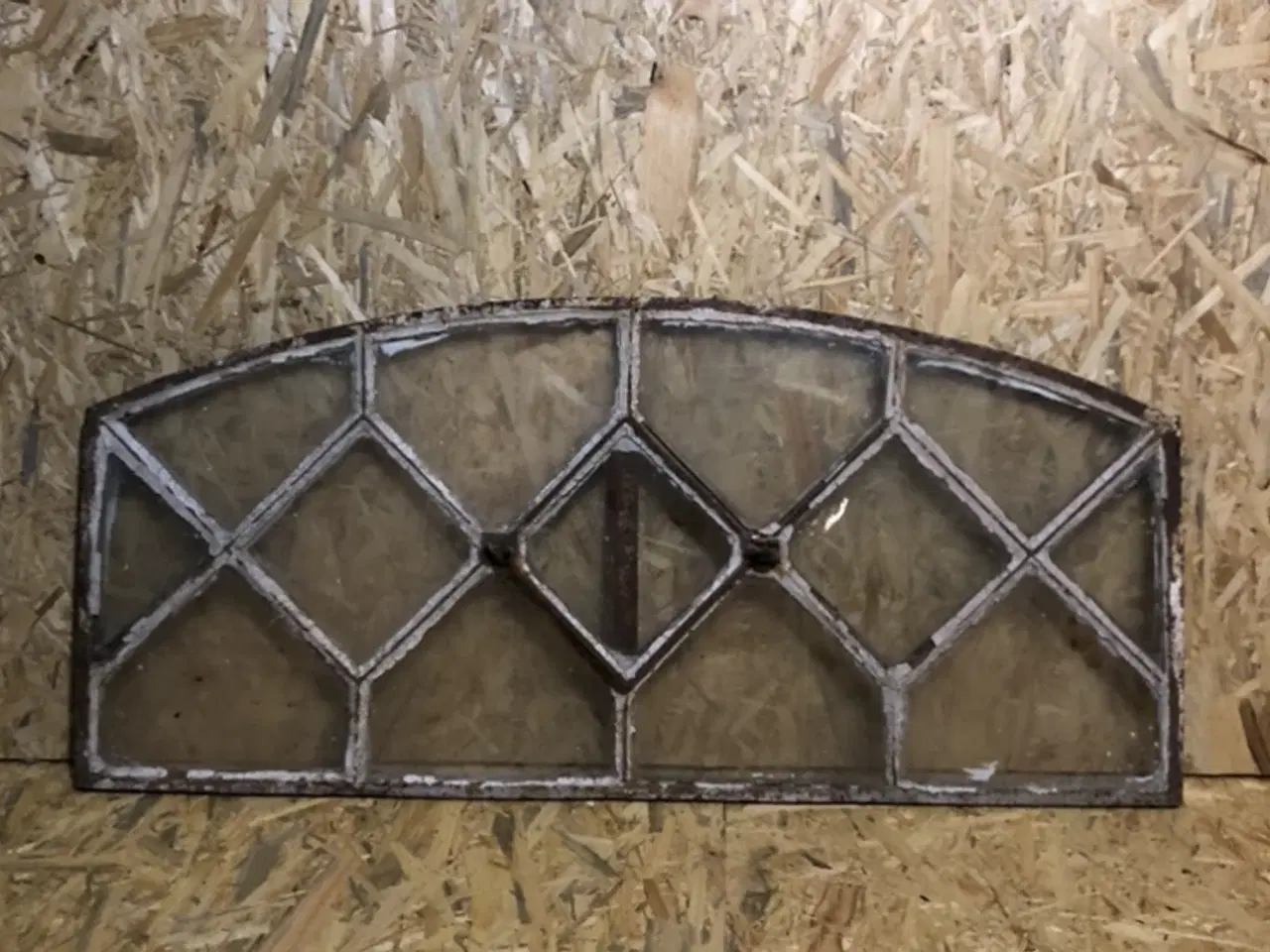Billede 1 - Støbejernsvindue