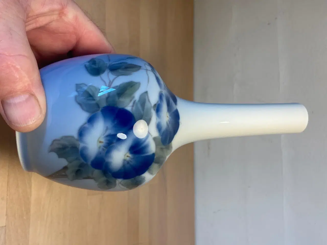 Billede 4 - Royal Copenhagen vase lyseblå 20 cm høj