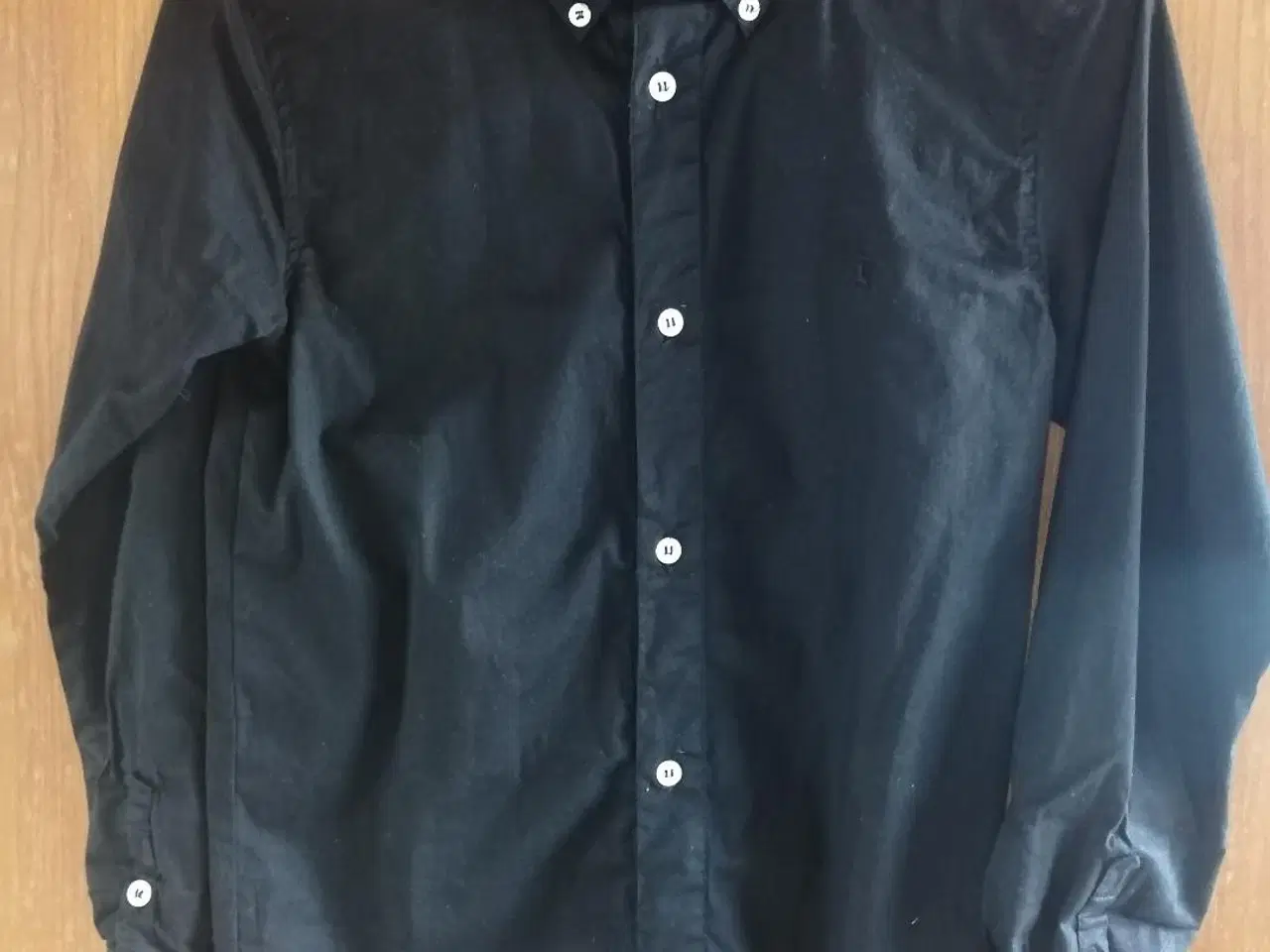 Billede 2 - Konfirmations jakke med vest str M og skjorte.