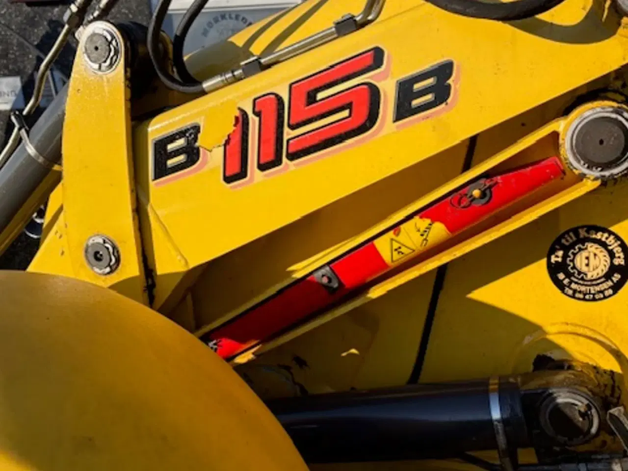 Billede 13 - New Holland B115B HYDRAULISK VOLVO SKIFT FOR, MEKANISK HURTIGSKIFT BAG