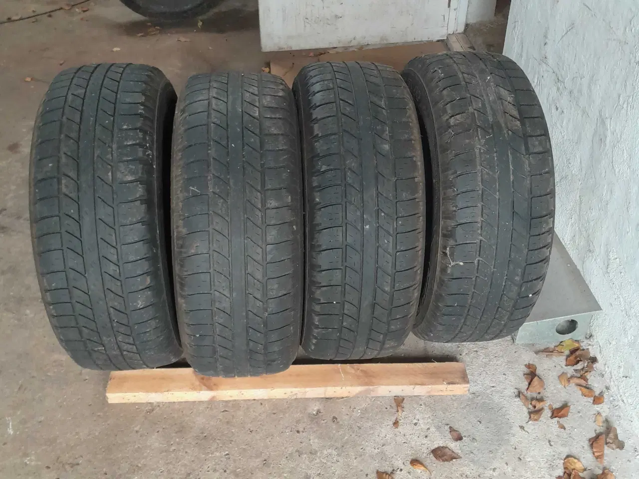 Billede 1 - Dæk forhjul / vogn 16 " 255/65×16