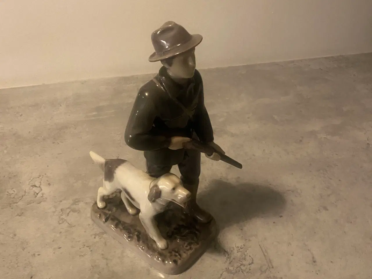 Billede 2 - Jæger med hund