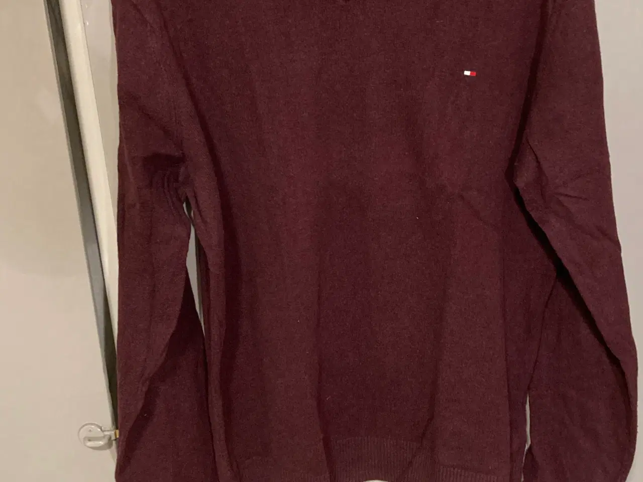 Billede 1 - Sweater med V-hals fra Tommy Hilfiger, str XL
