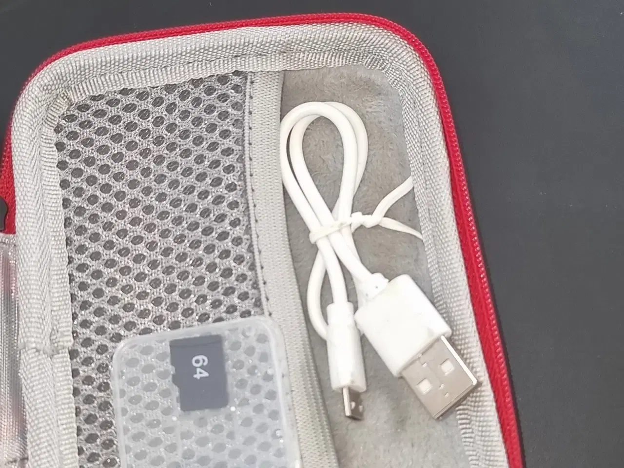 Billede 3 - Miyoo Mini Plus håndholdt spilkonsol i hvid farve.
