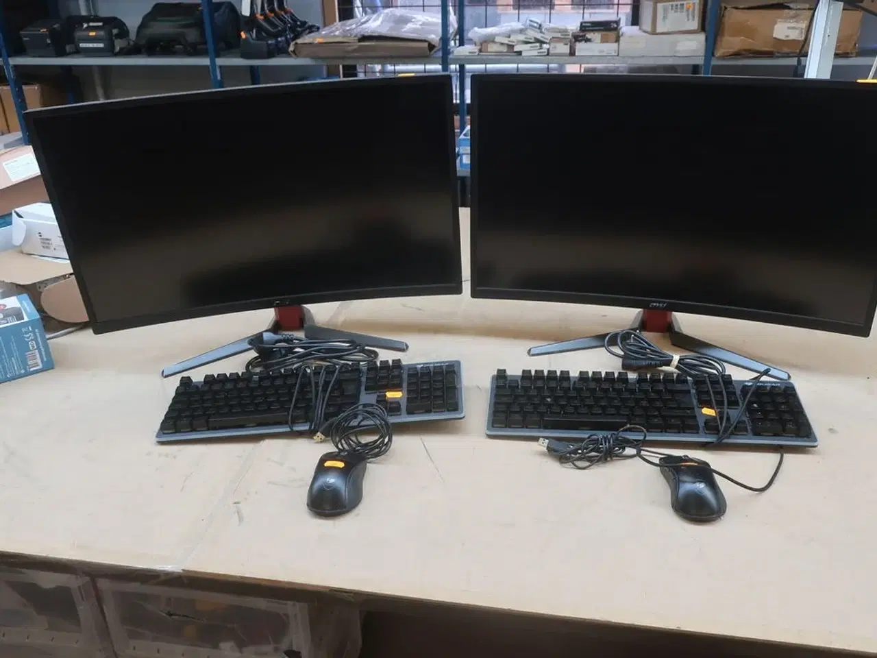 Billede 1 - 2 stk. skærme MSI OPTIXG27C2 med mus og tastatur