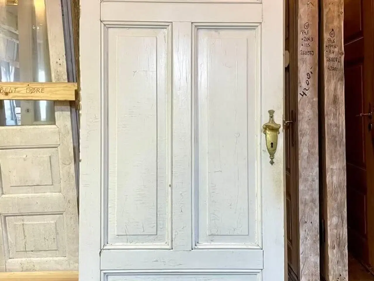 Billede 1 - Fyldningsdør m. smukke profiler og greb. U karm.