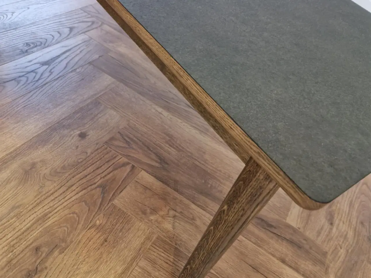 Billede 4 - Nyt stort sofabord med stone look laminat 
