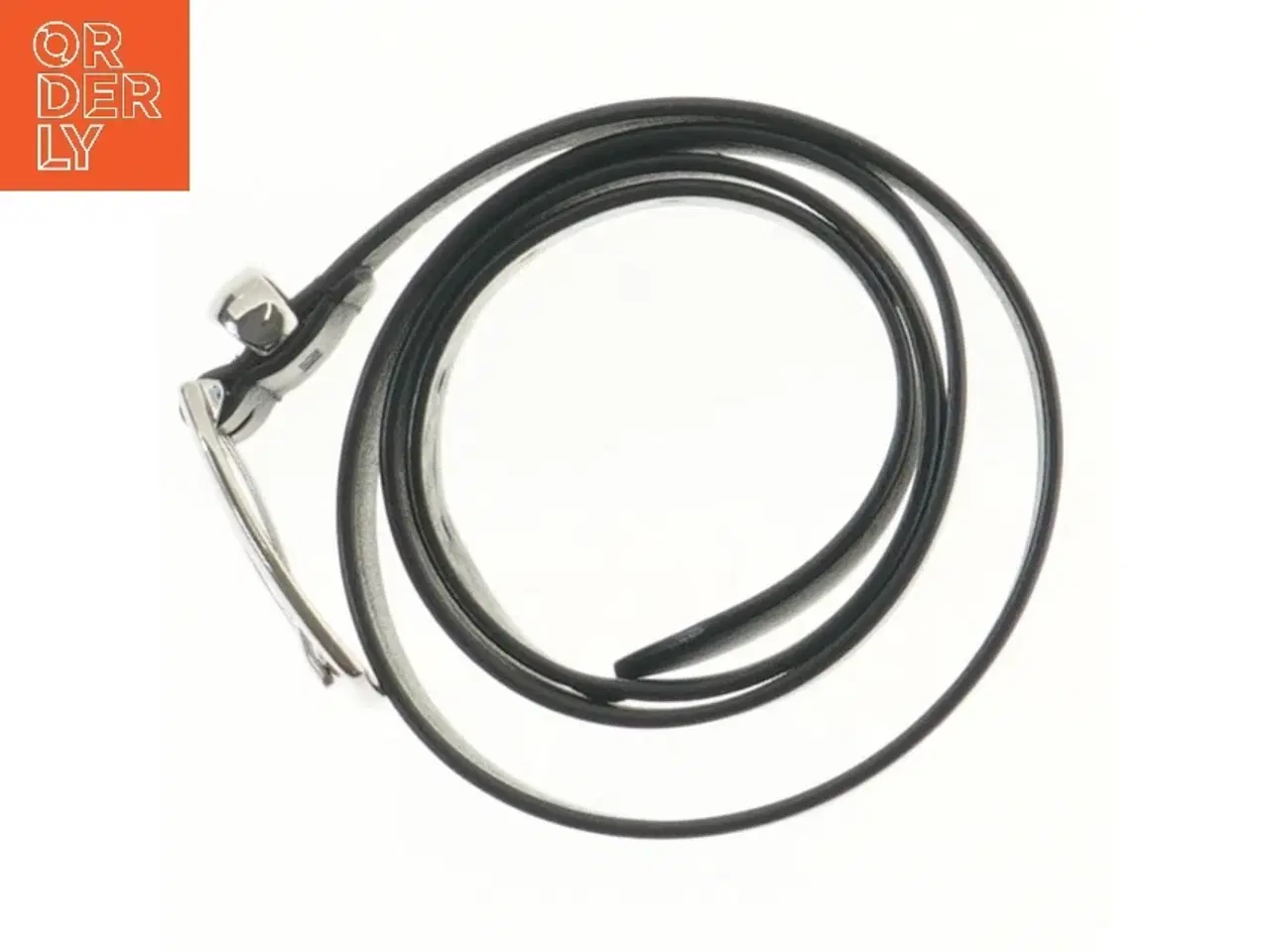 Billede 2 - Sort bælte med sølvspænde (str. 114 cm)