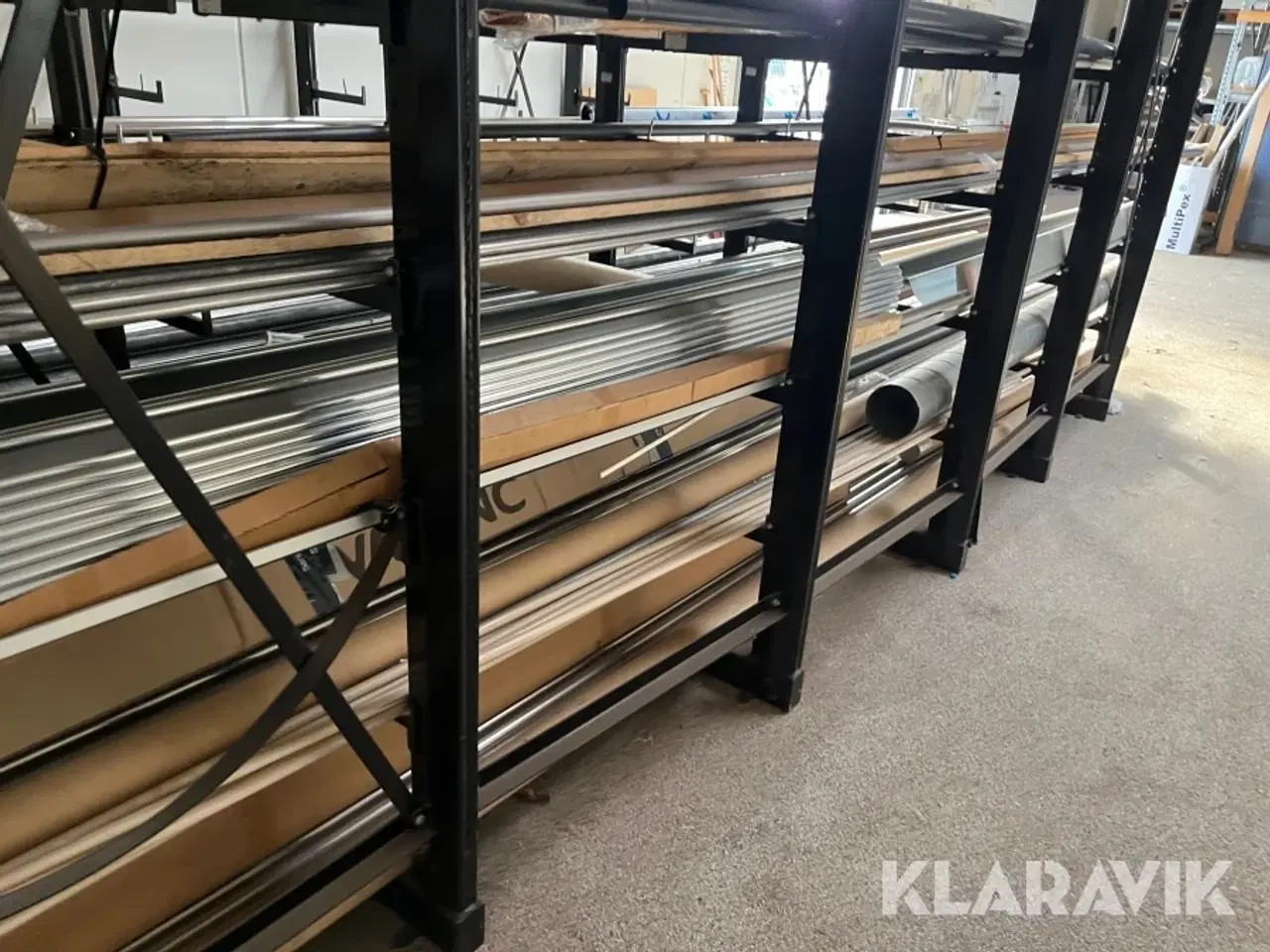 Billede 10 - Grenreol en række