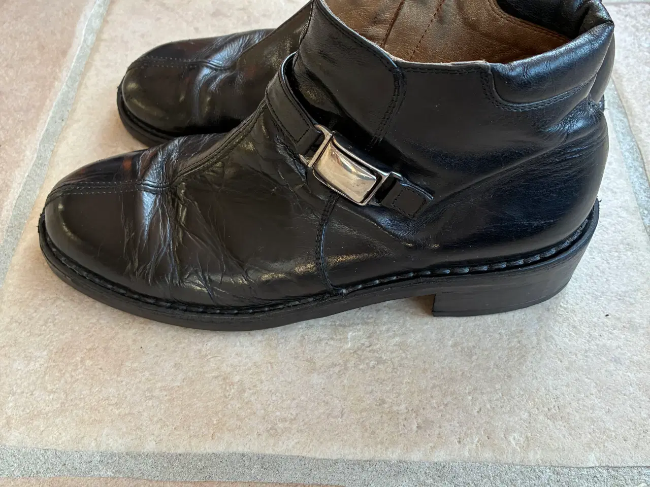 Billede 7 - Ankelstøvler i sort læder str. 39