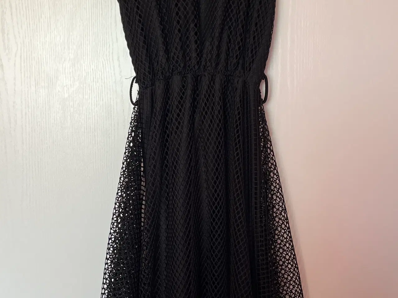 Billede 3 - Flot sort kjole 