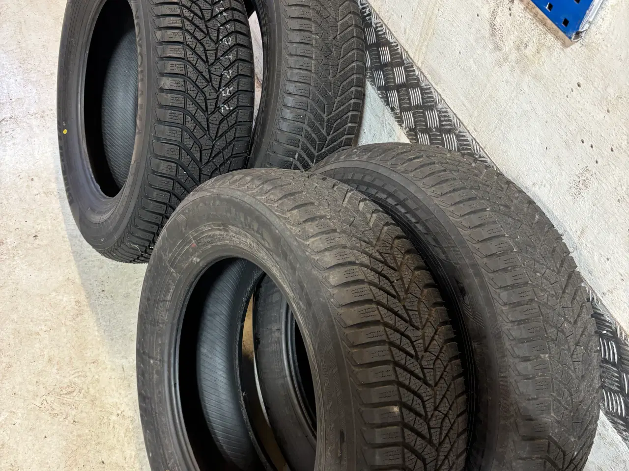 Billede 1 - Vinterdæk Yokohama 215/65-17 