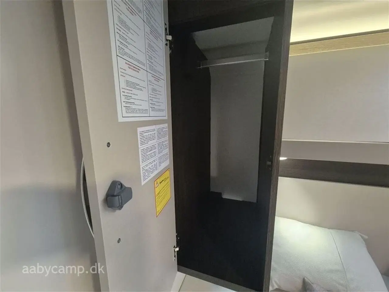 Billede 19 - 2022 - Benimar Tessoro 497   Nk pakke. Automatgear. solceller. Lithium batteri. Markise. cykelstativ. Queensbed. A/C.