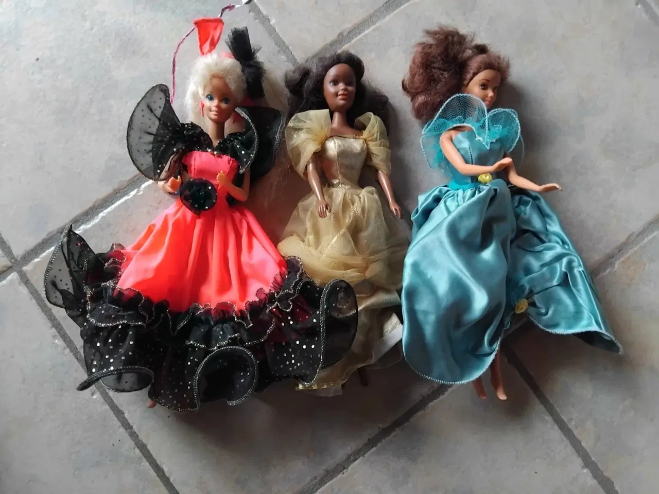 Billede 1 - Barbiedukker, flere forskellige. Se alle foto.