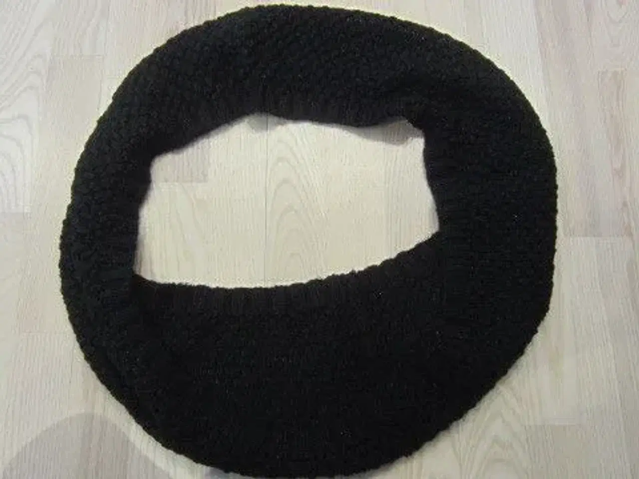 Billede 1 - Rundt halstørklæde
