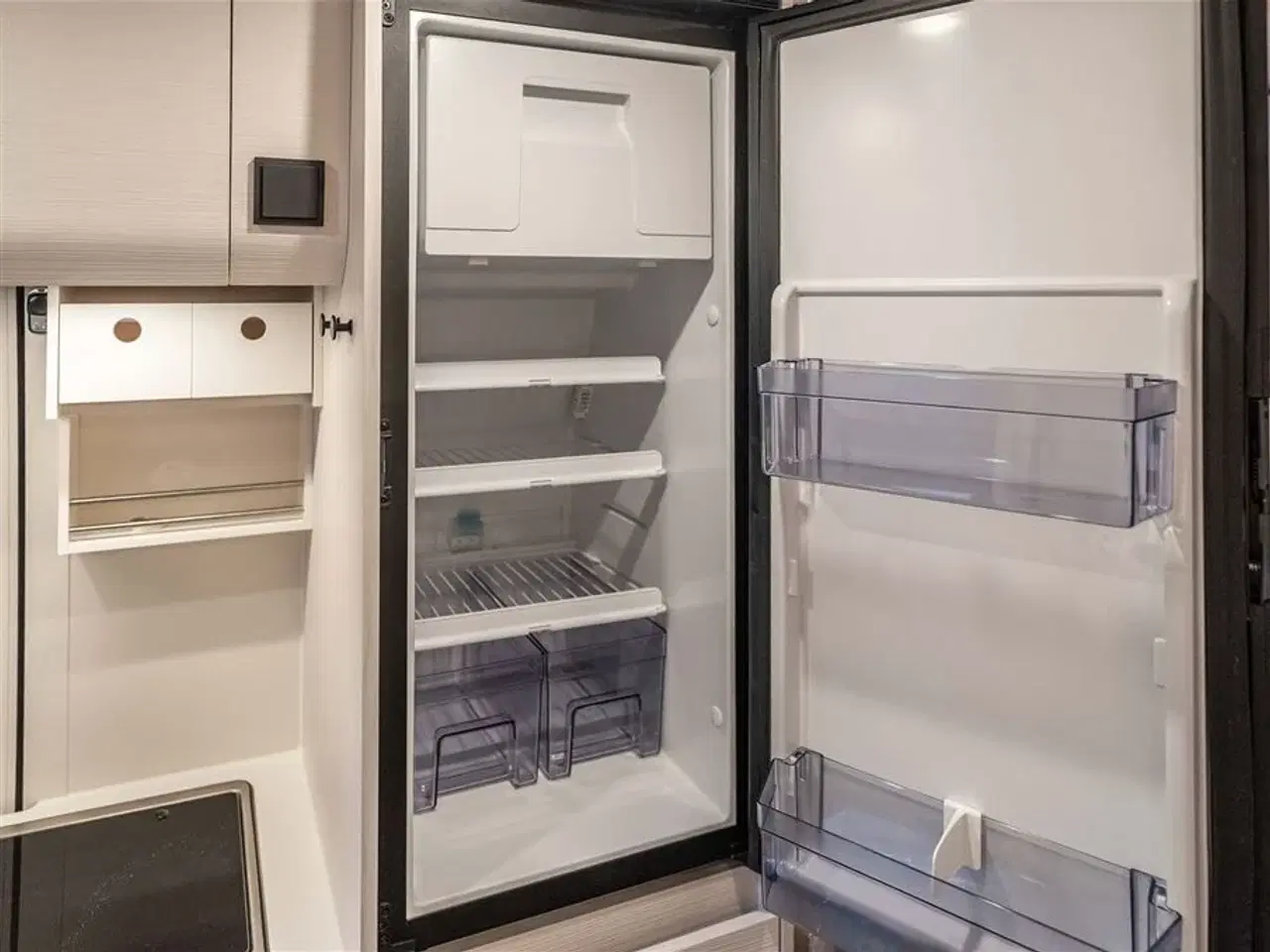 Billede 27 - 2026 - Tourne 6.4 Select aut. gear - Black Tournes topmodel med langsgående senge