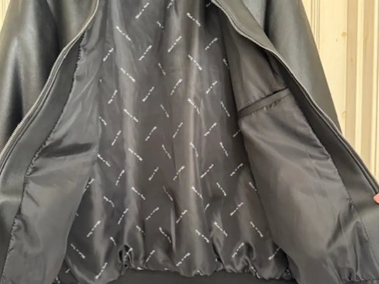 Billede 3 - Herre jakke Enkel & Moderne ( HELT NY )