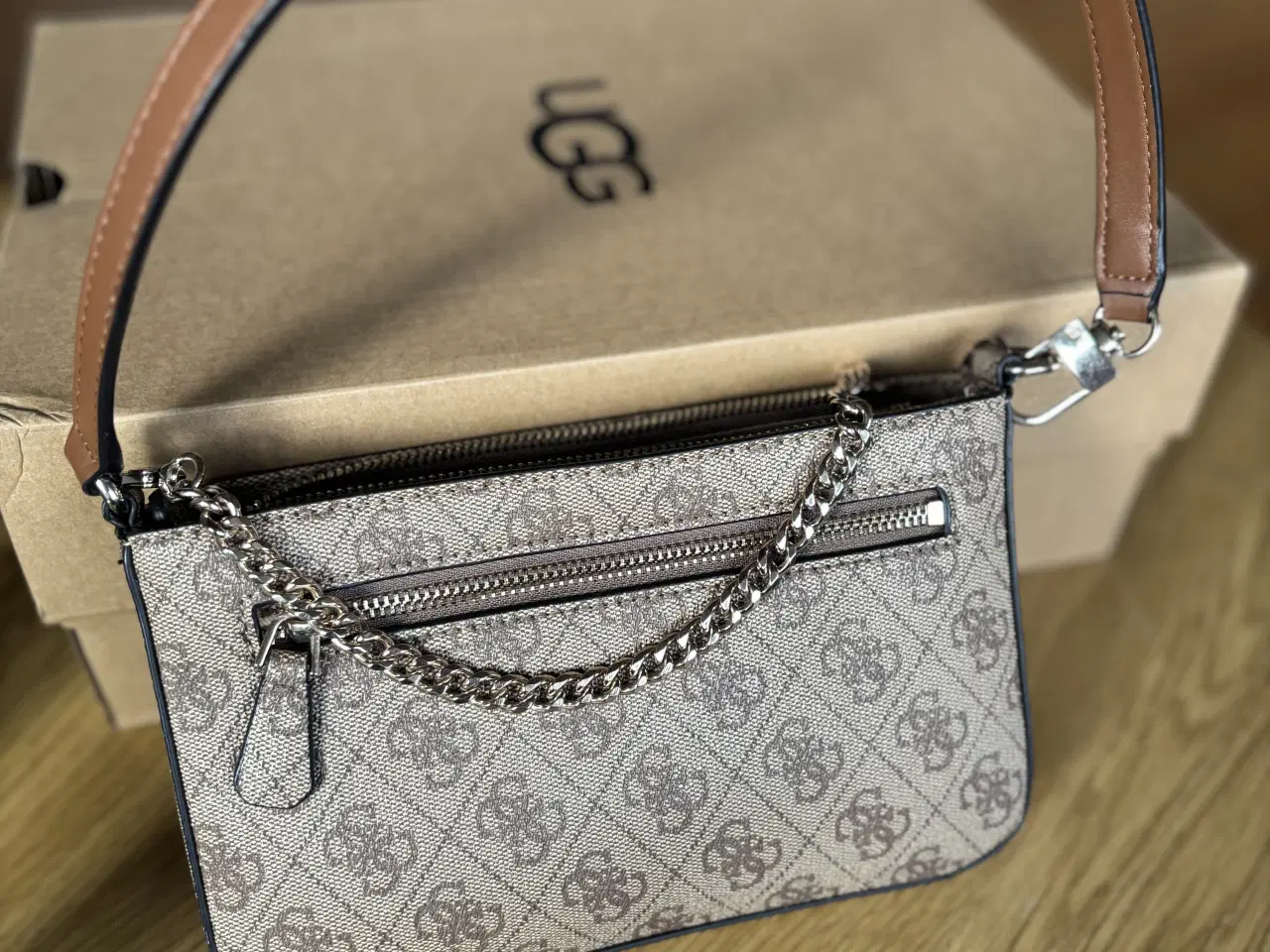 Billede 2 - Super fin skuldertaske guess