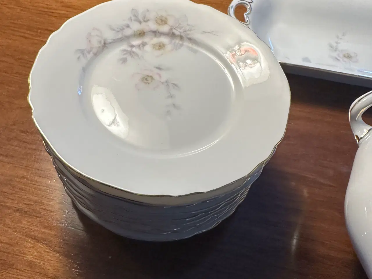 Billede 9 - Stort Bavaria stel med æbleblomst og guldkant