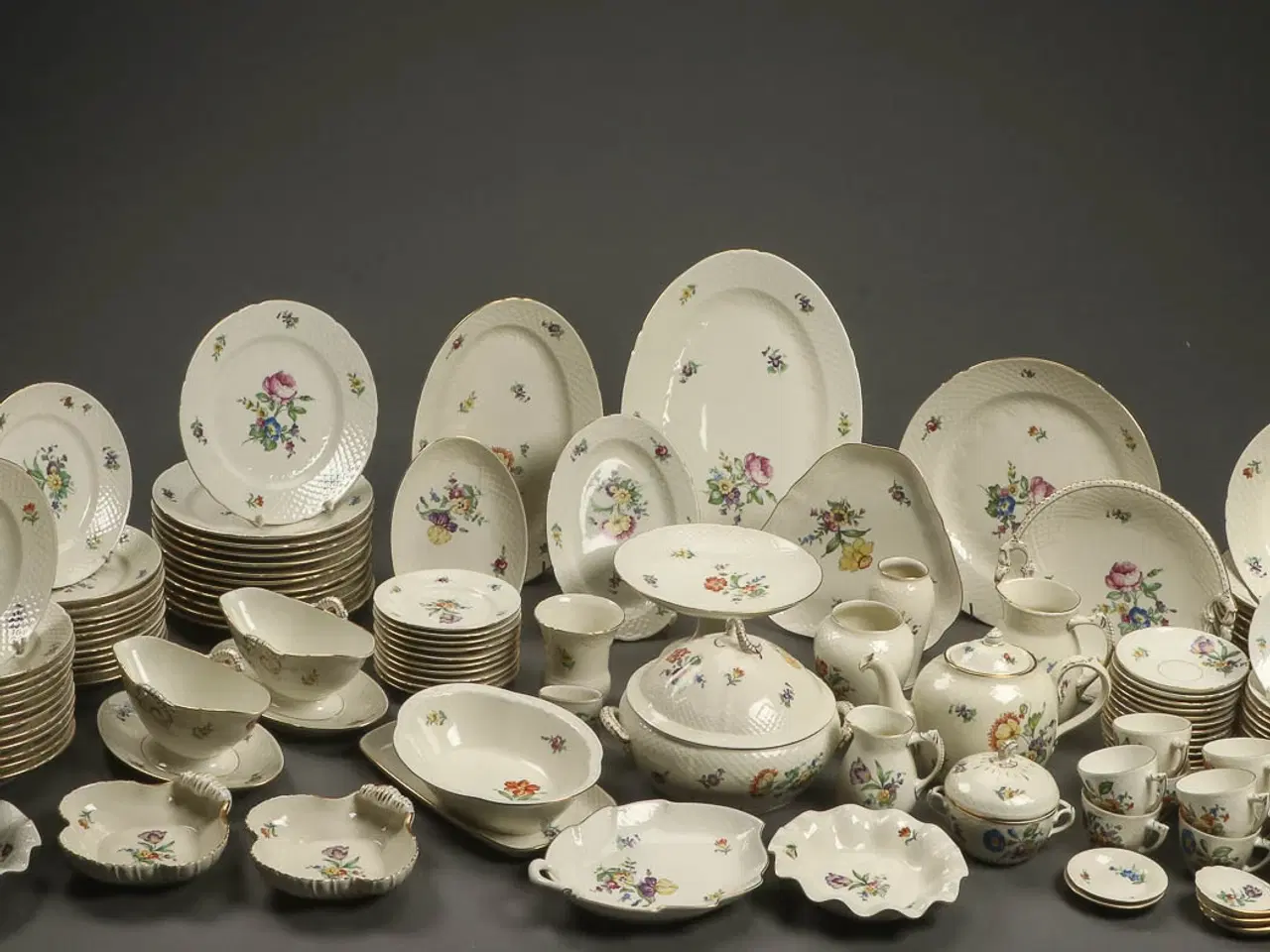 Billede 1 - 20-50% på BG Saksisk Blomst Creme. Pris fra 