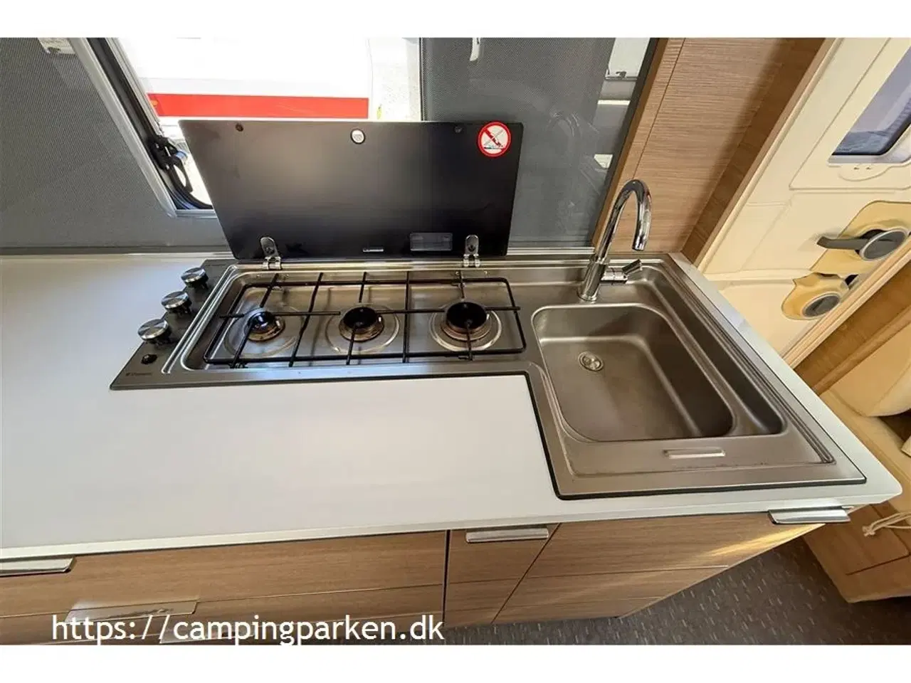 Billede 5 - 2017 - Adria Adora 613 PK   Ideel familevogn med mange sovepladser, 3 langsgående køjesenge og dobbeltseng