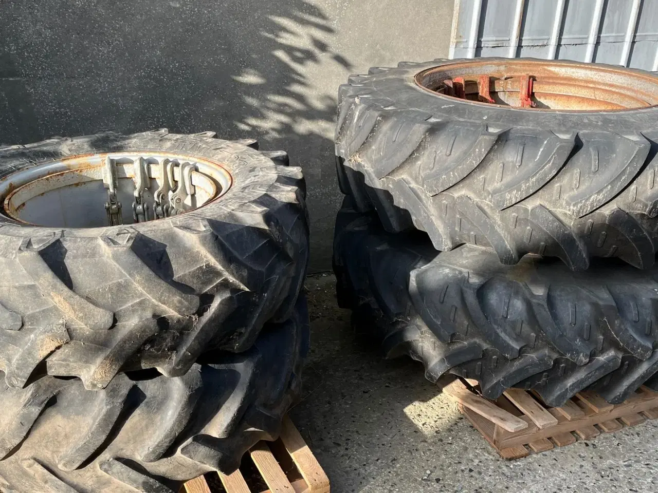 Billede 1 - Tvillingehjul 520/70R38 + 420/70R28 AP Sæt for/bag