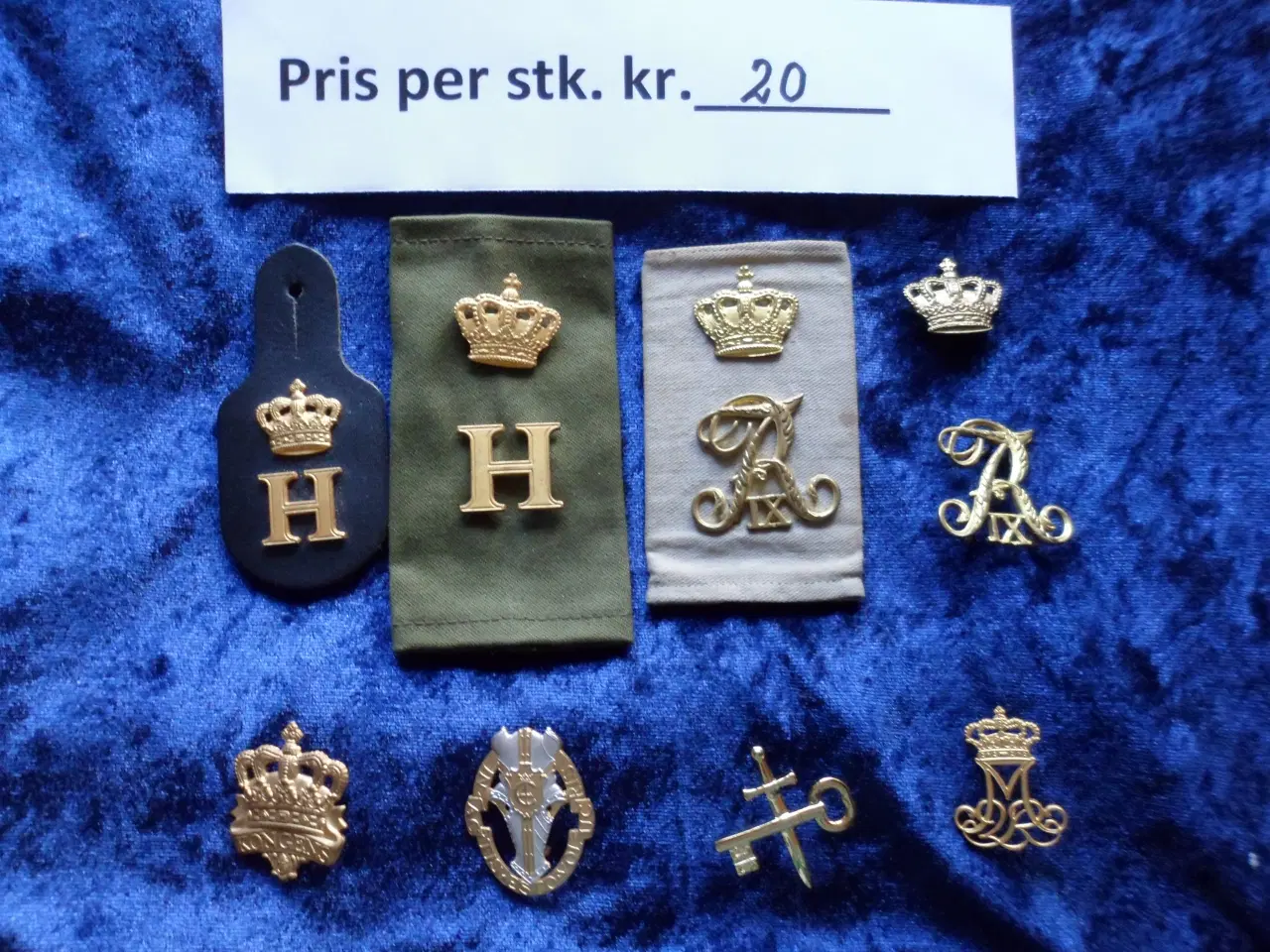 Billede 2 - Regimentsmærker m. m.