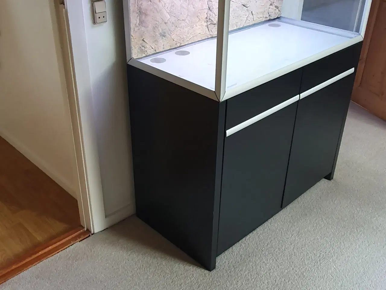 Billede 4 - 250 ltr Akvarie + armatur + kabinet + baggrund