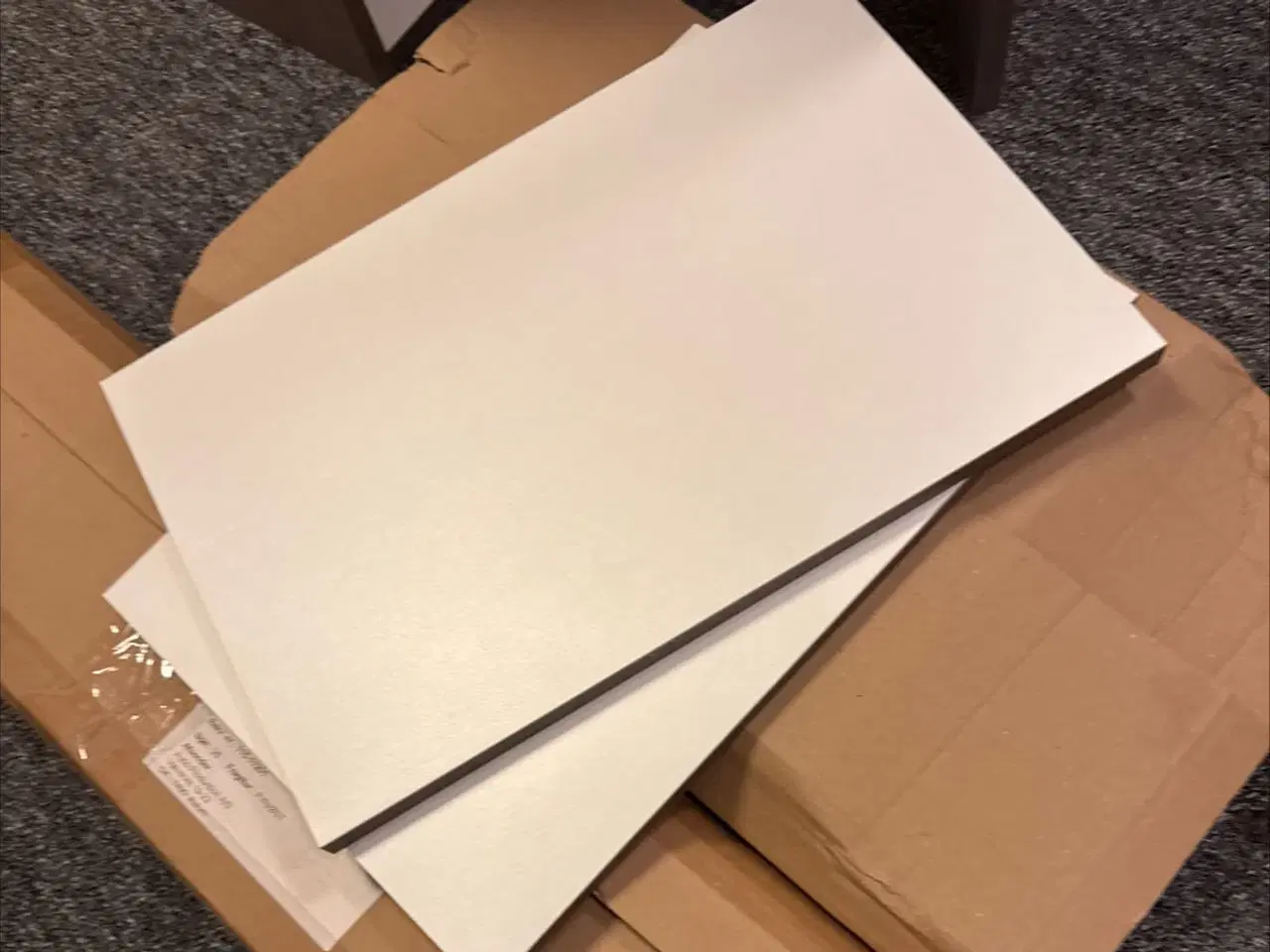 Billede 9 - Aubo skab i valnødsfolie med hylder. Nyt.