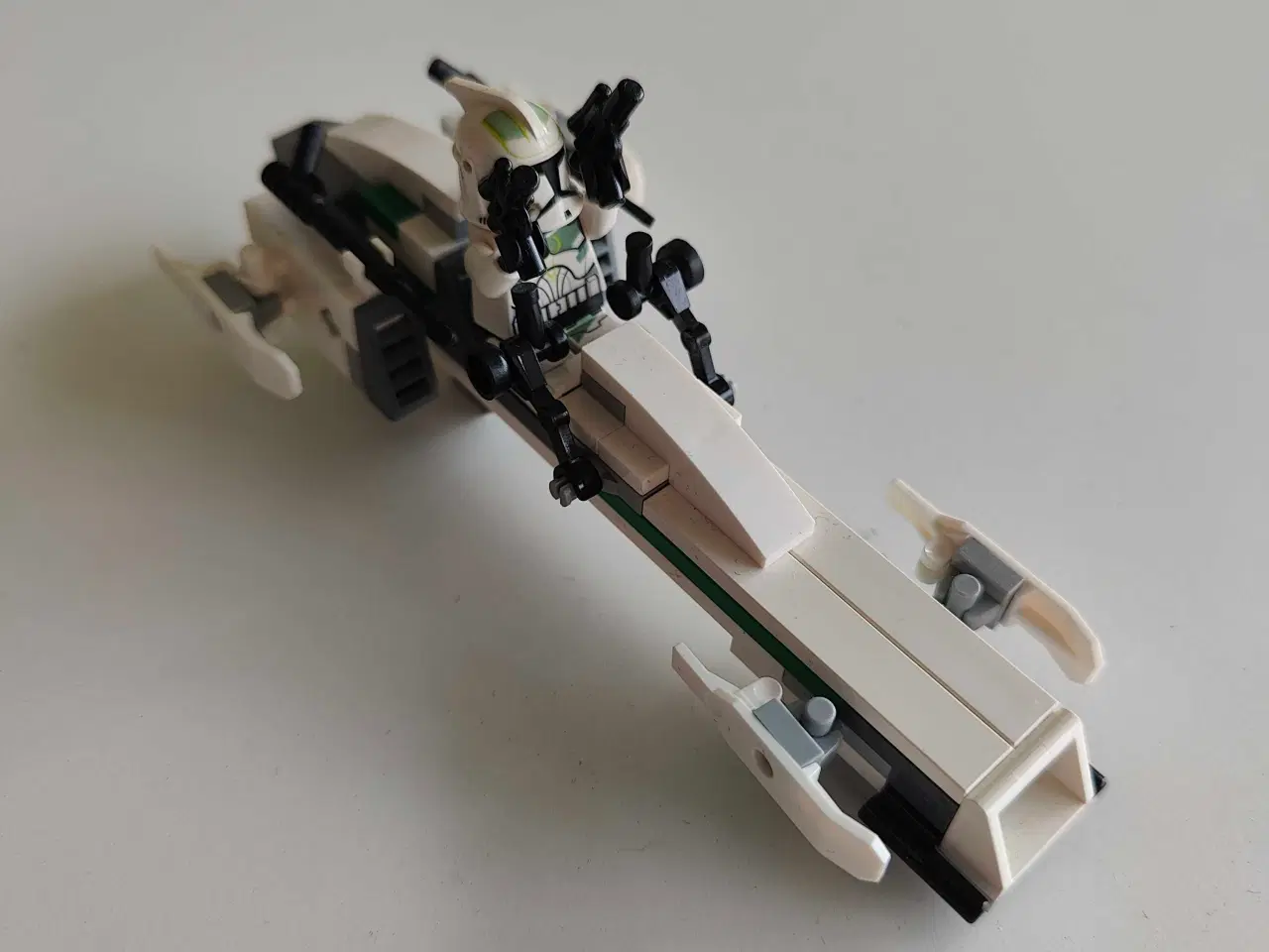 Billede 3 - Lego Star Wars sæt 7913-1: Clone Trooper battle pa