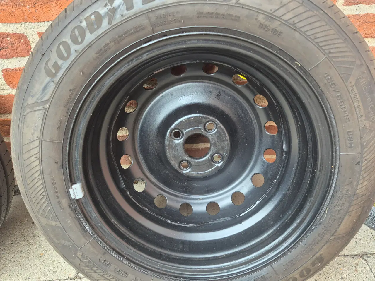 Billede 2 - Super dæk med fælge stadig 1 års garanti på dæk