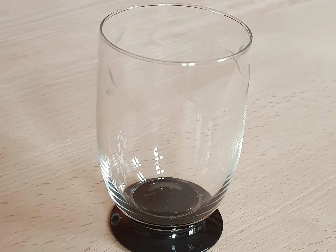 Billede 1 - Glas med sort fod