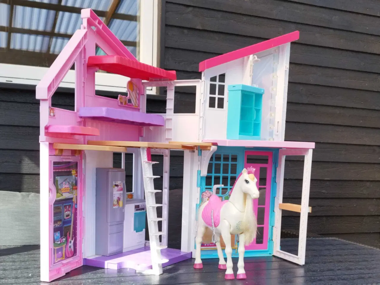 Billede 1 - Barbie hus og hest